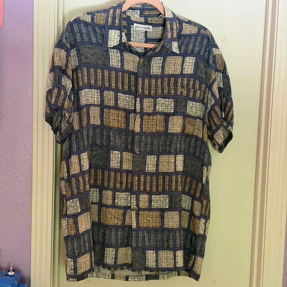 VINTAGE 90s PIERRE CARDIN GEOMETRIC RAYON SHORT SLEEVE BUTTON DOWN